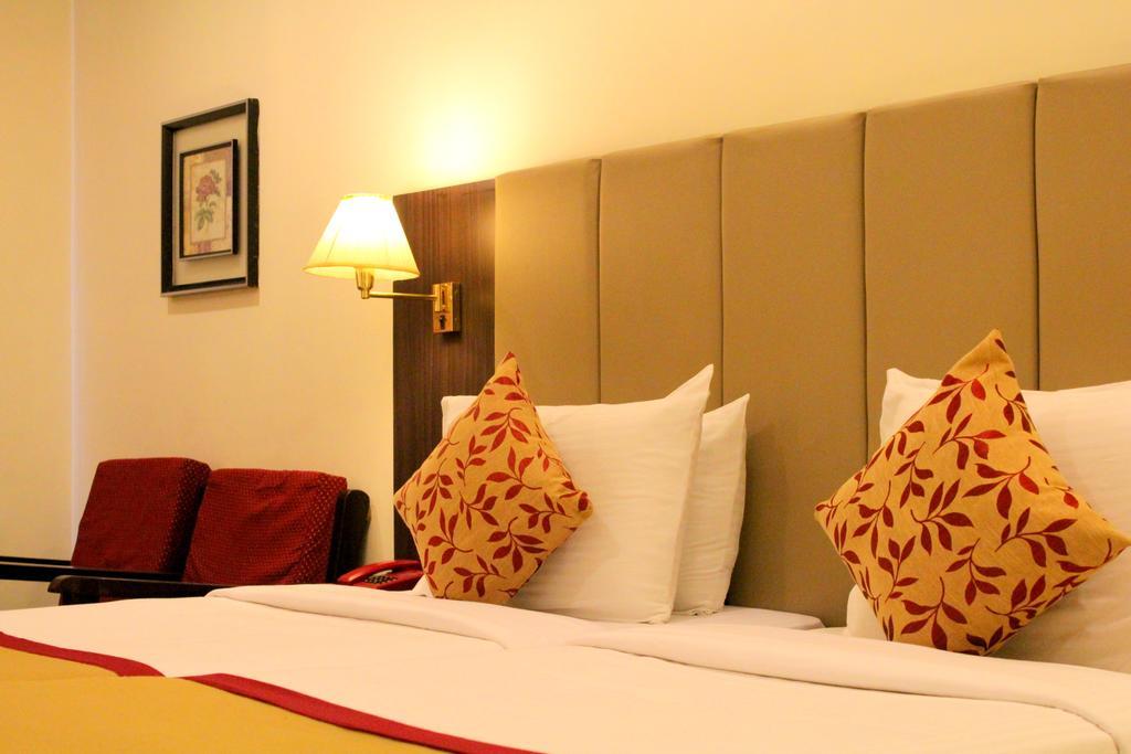 Yasodha Towers Hotell Hosūr Eksteriør bilde