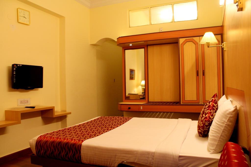 Yasodha Towers Hotell Hosūr Rom bilde