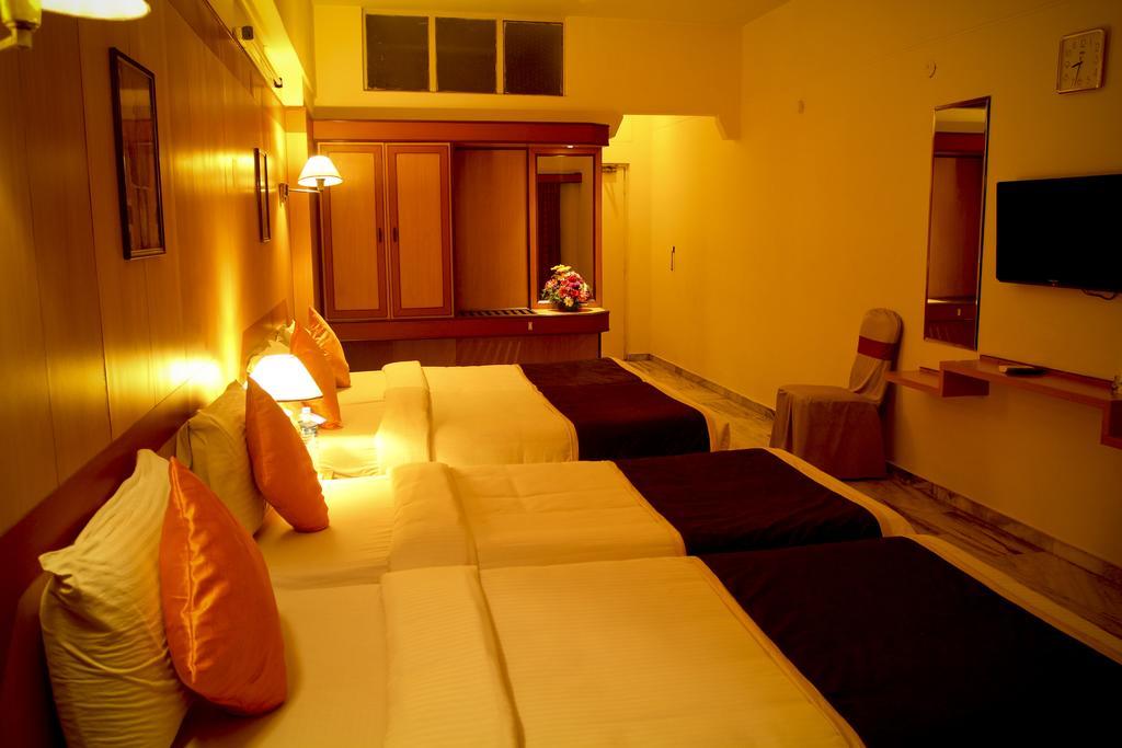 Yasodha Towers Hotell Hosūr Eksteriør bilde